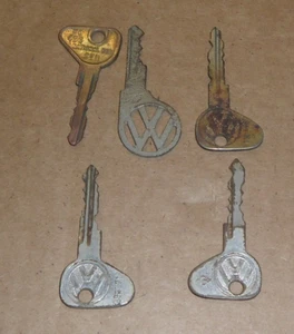Lot of Vintage VW Volkswagon Beetle Bus Porsche Car Keys - Picture 1 of 6