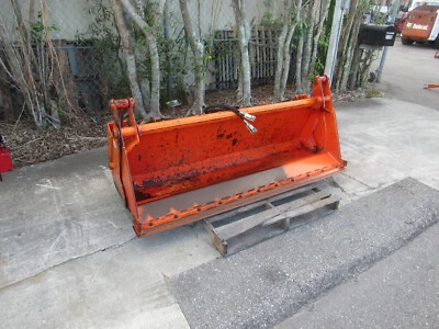 Kubota 4 en 1 cucharones sistema de fijación rápida 72” perno de alta resistencia en el filo Foto 1 de 4