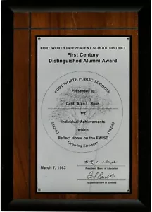 Premio Alma Mater de High School presentado y propiedad de Moonwalker Alan Bean - Imagen 1 de 1