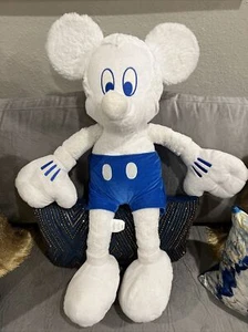 VINTAGE WINTER MICKEY DISNEY STORE EXCLUSIVE WHITE & BLUE 18” PLUSH RARE FREE SH - Picture 1 of 20