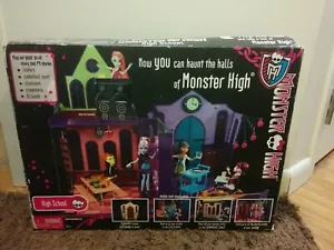 Vintage MONSTER HIGH High School SPIELSET BASIS + TEILE/ZUBEHÖR SET BOX - GEBRAUCHT - Bild 1 von 12