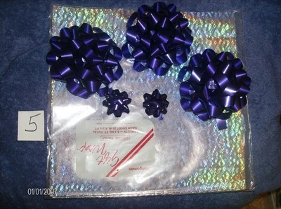 ENVOLTURA DE REGALO PLATEADA METÁLICA Y 5 LAZOS MORADOS ANIVERSARIO NAVIDAD CUMPLEAÑOS MANUALIDADES Foto 1 de 4