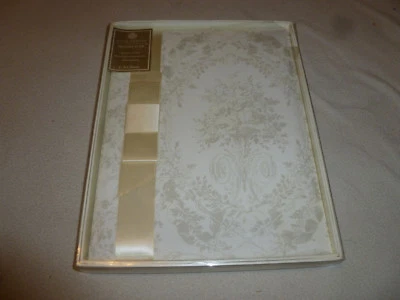 NUEVO C.R. GIBSON FINE GIFTS ANNA GRIFFIN LIBRO DE MEMORIA URNA FLORAL MARFIL W2-4772 NUEVO EN CAJA Foto 1 de 4