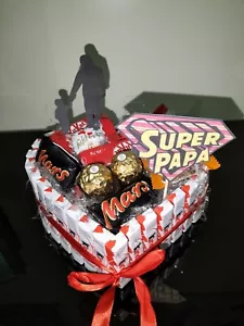 Decorazione Torta Forma Cuore Con Barrette Kinder Festa del Papa' - Foto 1 di 5