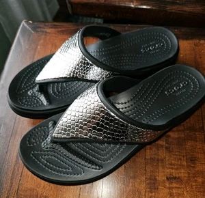 CROCS Dual Comfort Monterey Metallic Wedge Sandal W6 Black SNAKESKIN Print NWOT - Picture 1 of 10
