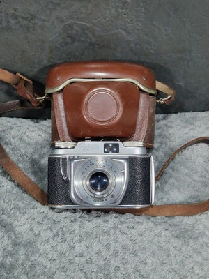 Beirette Junior II vintage 35mm film camera in original case. Meritar f2.9/45.  - Image 1 of 4