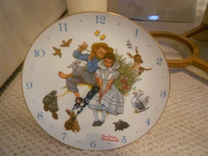 PLACA RELOJ NORMAN ROCKWELL FAIRMONT NIÑO Y NIÑA CON ANIMALES FUNCIONANDO 10" DE ANCHO - Imagen 1 de 6