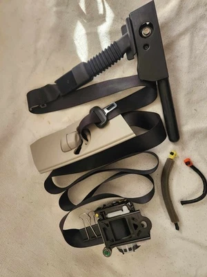 2014 Infiniti Q50 front PASSENGER side seat belt retractor W/O pre-crash system - Image 1 of 4