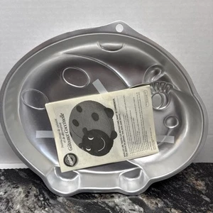 2005 Wilton Lady Bug Cake Pan Aluminum Retired #2105-3316 - Picture 1 of 3