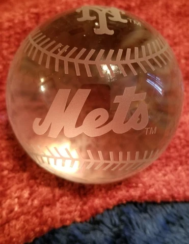 New York Mets solid Glass Baseball MLB Collectible. Excellent Condition Cover