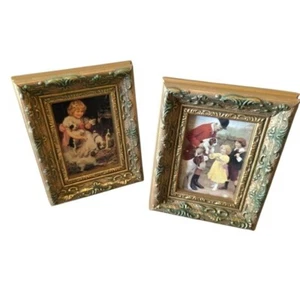 Set 2 bambini vittoriani in tela con cornice ornata che giocano con i cani vintage - Foto 1 di 4