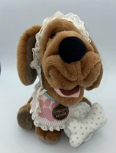 1981 Ganzbros Toys Plüsch 10 Zoll Falten Hund Mädchen Knochen Latzhose Haube sauber - Bild 1 von 11