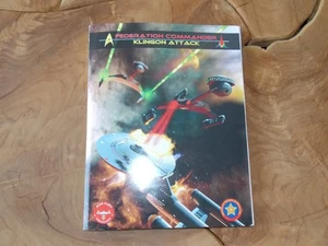 ADB Federation Commander Klingon Attack VG+ Star Fleet Universe #4101 non perforato - Foto 1 di 4