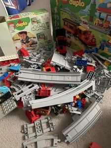 LEGO Duplo Eisenbahn Lokomotive, Batteriebetrieben mit Zubehör - Bild 1 von 5