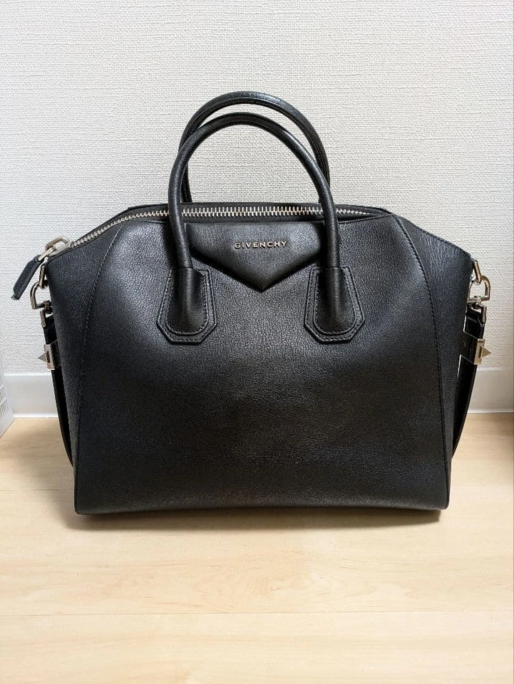 Bolso de hombro Givenchy Antigona de cuero granulado negro 2 vías usado Foto 1 de 4