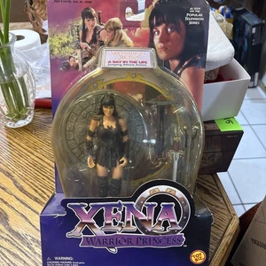 Xena Warrior Princess Day In The Life Jumping Attack Action Figure Toy Biz 1998 - Bild 1 von 7