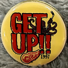 Vintage 1997 Detroit Red Wings „Get Up” NHL Hokej Pamiątka Przypinka 