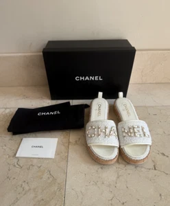 Authentic Chanel White Tweed Chain Flat Logo Sandal sz 38 7.5 8 - Picture 1 of 8