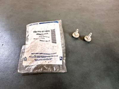 Tornillos para guardabarros Ford OEM NOS N606676-S439 2x 2008-2024 E-350 Super Duty Foto 1 de 2