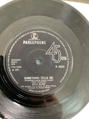 Cilla Black. Something tells me    7” single. VG+. Parlophone records  1971 Foto 1 de 4