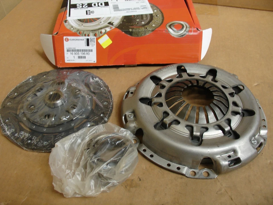 1690519680 Clutch Kit 3pc (Cover+Plate+Releaser) For Citroen Peugeot Toyota 1.0 - Image 1 of 1