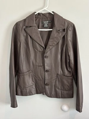 Blazer de cuero con botones Rampage marrón talla mediana Foto 1 de 3