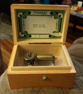 Caja de música de madera vintage THORENS modelo A 228 Brahms canción de cuna rock adiós bebé - Imagen 1 de 8