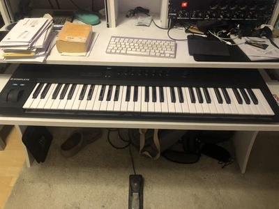 Native Instruments Komplete Kontrol A61 - mit PEDAL Gut erhalten - Bild 1 von 3