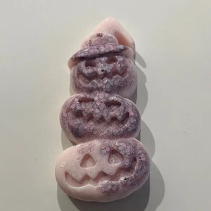 Pink & Purple Pumpkin Stack Soy Wax Melt 3 OZ Blueberry Pie Scented - Picture 1 of 2