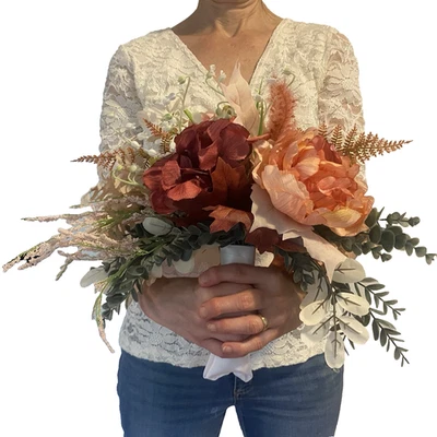 Ramo de boda nupcial hecho a mano económico amigable flores sintéticas rojo naranja otoño Foto 1 de 4