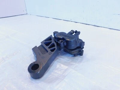 2000-2006 Victory V92 Deluxe & Touring Cruise Rear Brake Caliper & Bracket - Imagem 1 de 4