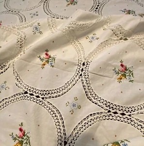 Beautiful Scalloped Table Cloth, Hand Made, florals 85 x 95 - Picture 1 of 12