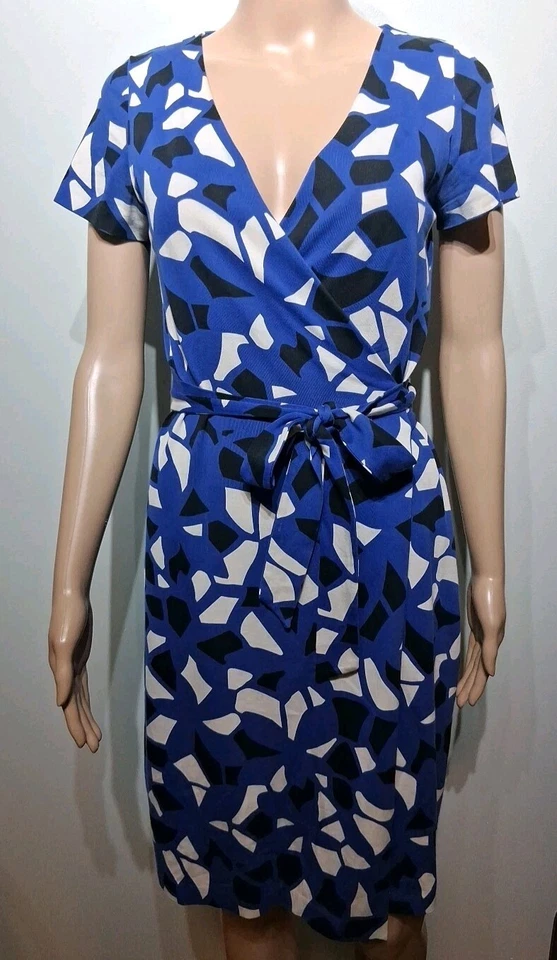 Diane Von Furstenberg New Julian Two Short Sleeve Navy Printed Wrap Dress Size 2 - Image 1 of 4