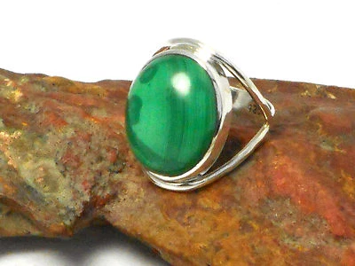 Large Green Oval MALACHITE   Sterling  Silver  925  Gemstone  Statement Ring - Image 1 of 4