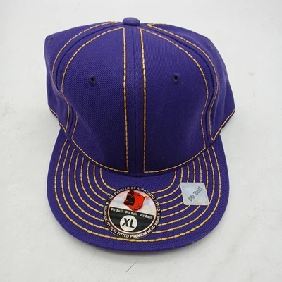 Gorra Pit Bull púrpura con costuras doradas ajustada plana talla XL Los Angles Laker Foto 1 de 4