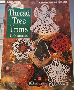 2 Bücher mit Häkelgarn Ornamenten - Bild 1 von 10