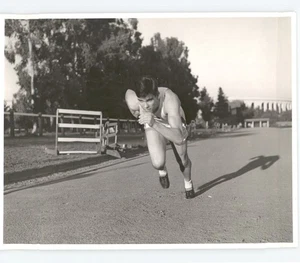 Track & Field Sprinter CLYDE JEFFREY Running Start Portrait 1939 Press Photo - Picture 1 of 2