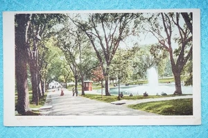 The Frog Pond - Boston Common - Massachusetts - Picture 1 of 2