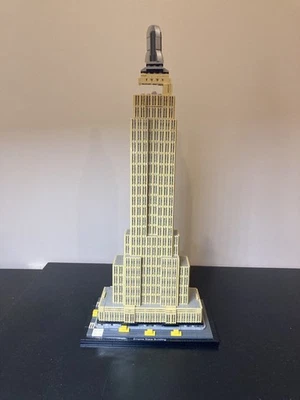 LEGO ARCHITECTURE: Empire State Building (21046) (Partial) - Image 1 of 4