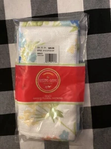 NIP Blossoms & Blooms Boutique Sweet Floral Napkins Set of 4 - Picture 1 of 3
