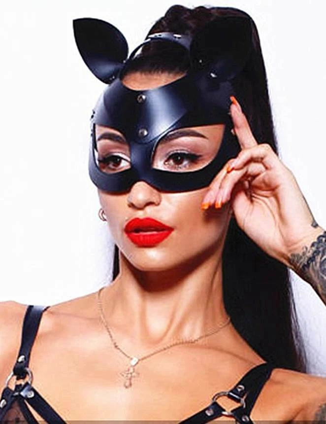 MASQUE CHATTE CATWOMAN YEUX SENSUELLES ACCESOIRE DÉGUISEMENT EN CUIR AVEC RIVETS - Photo 1/1