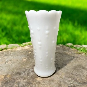 Vintage 1960s Anchor Hocking Milk Glass Teardrop Pearl Vase 7.25” Tall Scalloped - Picture 1 of 11