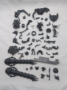 Lote de (50+) brocas y piezas de fantasía de Warhammer 40k - Imagen 1 de 5
