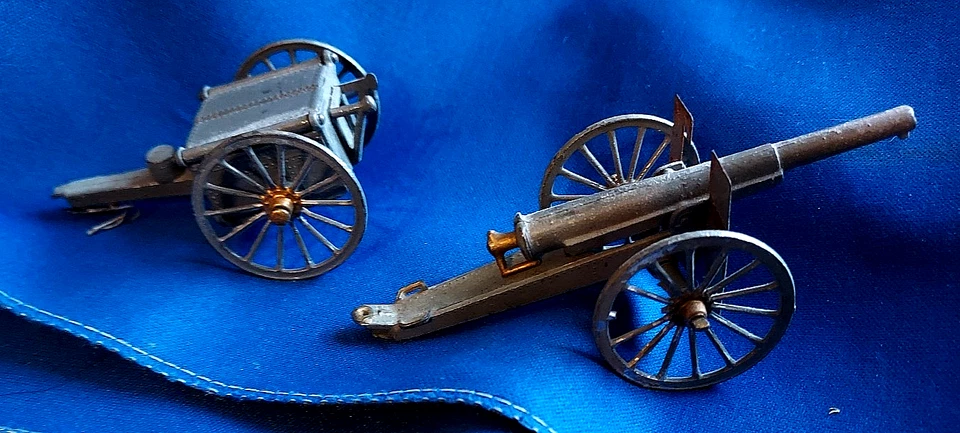 FRANCÉS 75 MM. GUN & CAISSON SR FRANCE DEPOSE 54 MM. TAMAÑO RESORTE FUNCIONANDO Foto 1 de 4