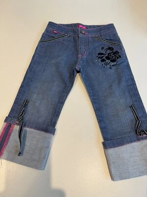 Pantalones de mezclilla bordados de 20 pulgadas con cintura ajustable para niñas Escada Foto 1 de 4