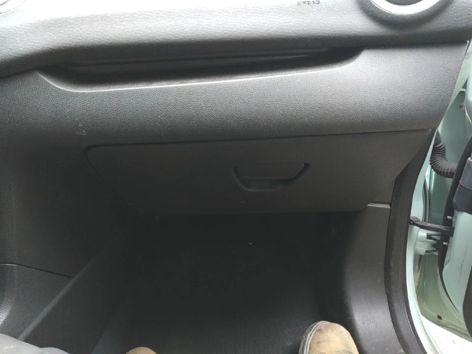 Guantera Ford Fiesta 17 negra carbón código = gd Foto 1 de 1