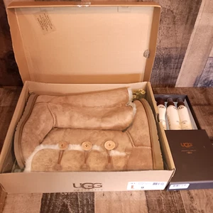 UGG 1873 Bailey Button Triplet Womens Size 9 Chestnut w/Box Sheepskin Care Kit - Picture 1 of 14