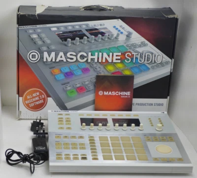 Native Instruments MASCHINE STUDIO Groove Production Studio - White (O19322-1) - Image 1 of 4