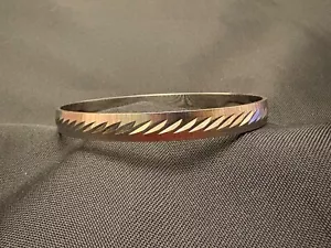 "Brazalete Monet Silvertone diseño grabado texturizado talla L grande 1/4"" de grosor" - Imagen 1 de 6