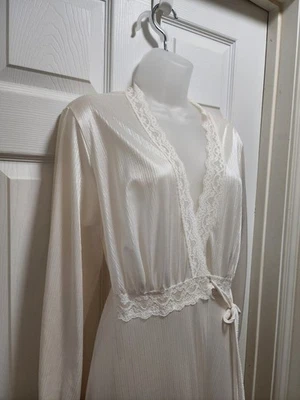 De Colección Miss Elaine Crema Nylon Bata Vestido Sin Talla Etiqueta Encaje Detalles Bolsillos  Foto 1 de 4